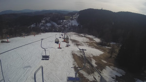 Snow park Paprsek - Lanovka - pohled dolů - 19.3.2023 v 15:05