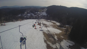 Snow park Paprsek - Lanovka - pohled dolů - 19.3.2023 v 15:10