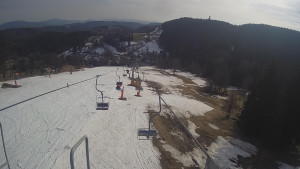 Snow park Paprsek - Lanovka - pohled dolů - 19.3.2023 v 15:20