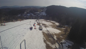Snow park Paprsek - Lanovka - pohled dolů - 19.3.2023 v 15:30