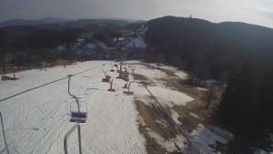 Snow park Paprsek - Lanovka - pohled dolů - 19.3.2023 v 15:35