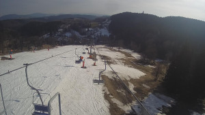 Snow park Paprsek - Lanovka - pohled dolů - 19.3.2023 v 15:45