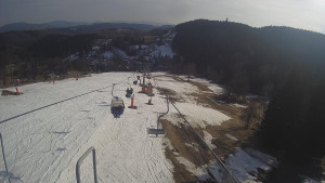 Snow park Paprsek - Lanovka - pohled dolů - 19.3.2023 v 15:50