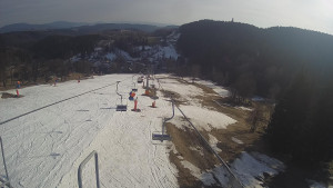 Snow park Paprsek - Lanovka - pohled dolů - 19.3.2023 v 15:55