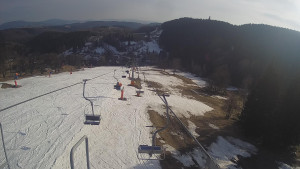 Snow park Paprsek - Lanovka - pohled dolů - 19.3.2023 v 16:10