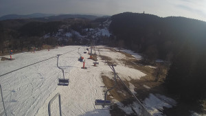 Snow park Paprsek - Lanovka - pohled dolů - 19.3.2023 v 16:15