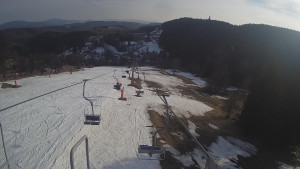 Snow park Paprsek - Lanovka - pohled dolů - 19.3.2023 v 16:20