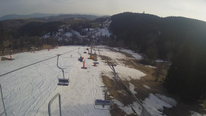 Snow park Paprsek - Lanovka - pohled dolů - 19.3.2023 v 16:30