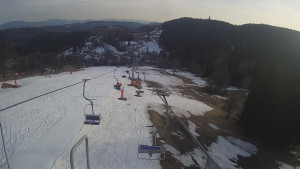 Snow park Paprsek - Lanovka - pohled dolů - 19.3.2023 v 16:45