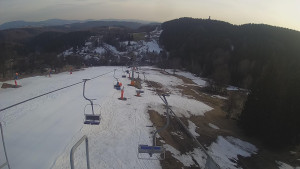 Snow park Paprsek - Lanovka - pohled dolů - 19.3.2023 v 17:00