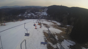 Snow park Paprsek - Lanovka - pohled dolů - 19.3.2023 v 17:05