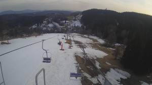 Snow park Paprsek - Lanovka - pohled dolů - 19.3.2023 v 17:25