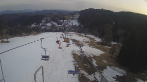 Snow park Paprsek - Lanovka - pohled dolů - 19.3.2023 v 17:35