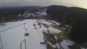 Snow park Paprsek - Lanovka - pohled dolů - 19.3.2023 v 17:40
