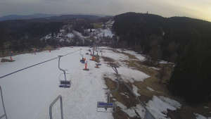 Snow park Paprsek - Lanovka - pohled dolů - 19.3.2023 v 17:50