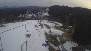 Snow park Paprsek - Lanovka - pohled dolů - 19.3.2023 v 17:55