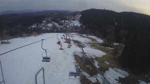 Snow park Paprsek - Lanovka - pohled dolů - 19.3.2023 v 18:00