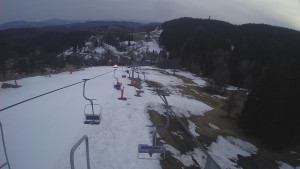 Snow park Paprsek - Lanovka - pohled dolů - 19.3.2023 v 18:10