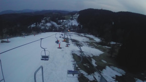 Snow park Paprsek - Lanovka - pohled dolů - 19.3.2023 v 18:25
