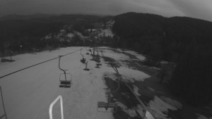 Snow park Paprsek - Lanovka - pohled dolů - 19.3.2023 v 18:35
