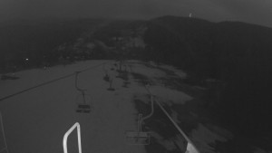 Snow park Paprsek - Lanovka - pohled dolů - 19.3.2023 v 18:45