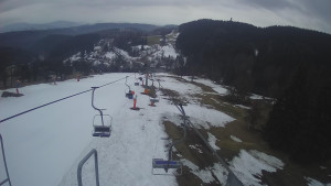 Snow park Paprsek - Lanovka - pohled dolů - 20.3.2023 v 05:55