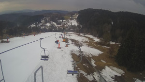 Snow park Paprsek - Lanovka - pohled dolů - 20.3.2023 v 06:35