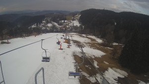 Snow park Paprsek - Lanovka - pohled dolů - 20.3.2023 v 06:55