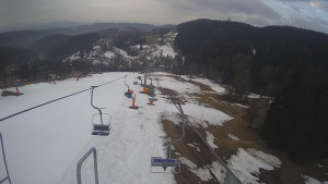 Snow park Paprsek - Lanovka - pohled dolů - 20.3.2023 v 07:10