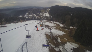 Snow park Paprsek - Lanovka - pohled dolů - 20.3.2023 v 07:35