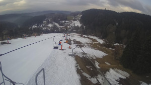 Snow park Paprsek - Lanovka - pohled dolů - 20.3.2023 v 07:40