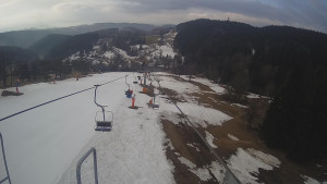 Snow park Paprsek - Lanovka - pohled dolů - 20.3.2023 v 07:55