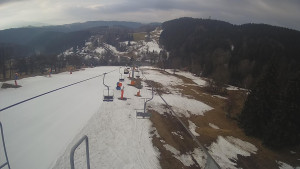 Snow park Paprsek - Lanovka - pohled dolů - 20.3.2023 v 08:00