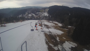 Snow park Paprsek - Lanovka - pohled dolů - 20.3.2023 v 08:05