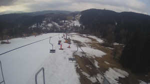 Snow park Paprsek - Lanovka - pohled dolů - 20.3.2023 v 08:10