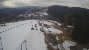 Snow park Paprsek - Lanovka - pohled dolů - 20.3.2023 v 08:15