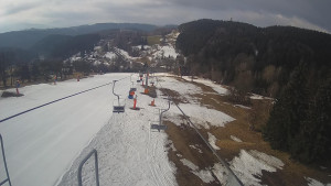 Snow park Paprsek - Lanovka - pohled dolů - 20.3.2023 v 08:25