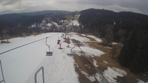 Snow park Paprsek - Lanovka - pohled dolů - 20.3.2023 v 08:35