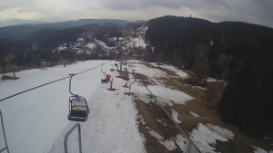 Snow park Paprsek - Lanovka - pohled dolů - 20.3.2023 v 08:40