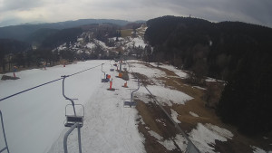 Snow park Paprsek - Lanovka - pohled dolů - 20.3.2023 v 08:50