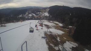 Snow park Paprsek - Lanovka - pohled dolů - 20.3.2023 v 08:55