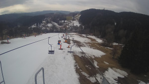 Snow park Paprsek - Lanovka - pohled dolů - 20.3.2023 v 09:00