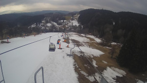 Snow park Paprsek - Lanovka - pohled dolů - 20.3.2023 v 09:05
