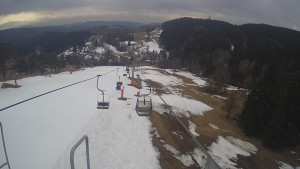 Snow park Paprsek - Lanovka - pohled dolů - 20.3.2023 v 09:10