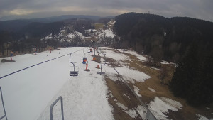 Snow park Paprsek - Lanovka - pohled dolů - 20.3.2023 v 09:15