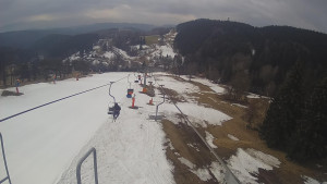 Snow park Paprsek - Lanovka - pohled dolů - 20.3.2023 v 09:25