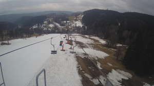 Snow park Paprsek - Lanovka - pohled dolů - 20.3.2023 v 09:30