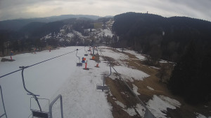 Snow park Paprsek - Lanovka - pohled dolů - 20.3.2023 v 09:55