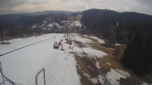 Snow park Paprsek - Lanovka - pohled dolů - 20.3.2023 v 10:00