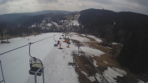 Snow park Paprsek - Lanovka - pohled dolů - 20.3.2023 v 10:10
